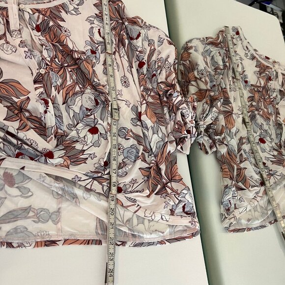 Free People Womens Blouse Top Size Large Keepin On Printed Cream Floral Boho - Picture 10 of 11